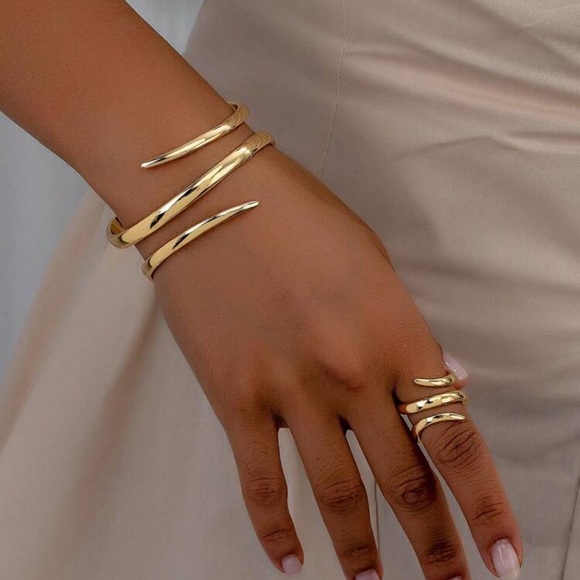 Delilah Wear Jewelry - New bracelet and ring set